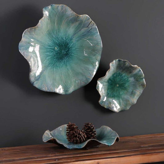 Abella Ceramic Wall Decor, close-up of veining detail on one flower