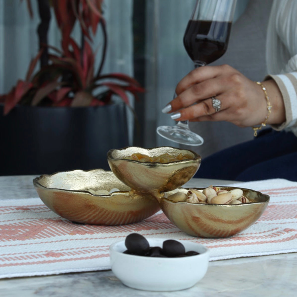 Textured gold bowls, set view